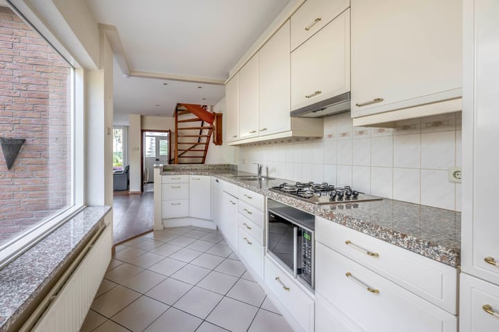 Foto 10 van Brahmsstraat 4