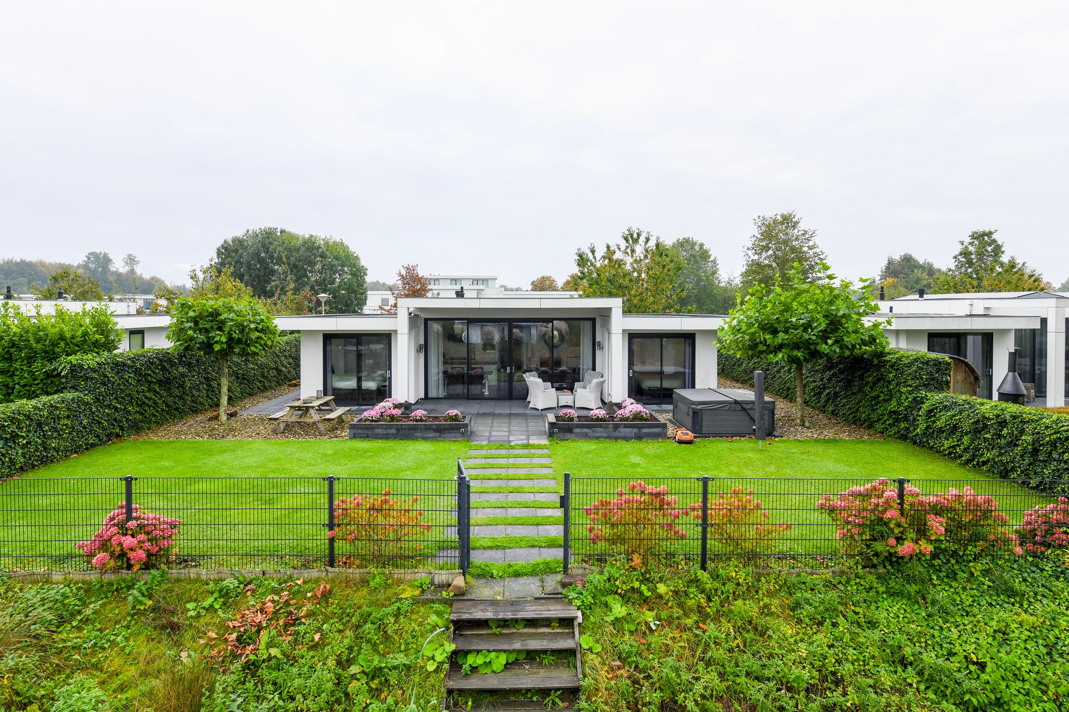 4-bedroom freehold villa in Zeewolde — photo 1 of 5