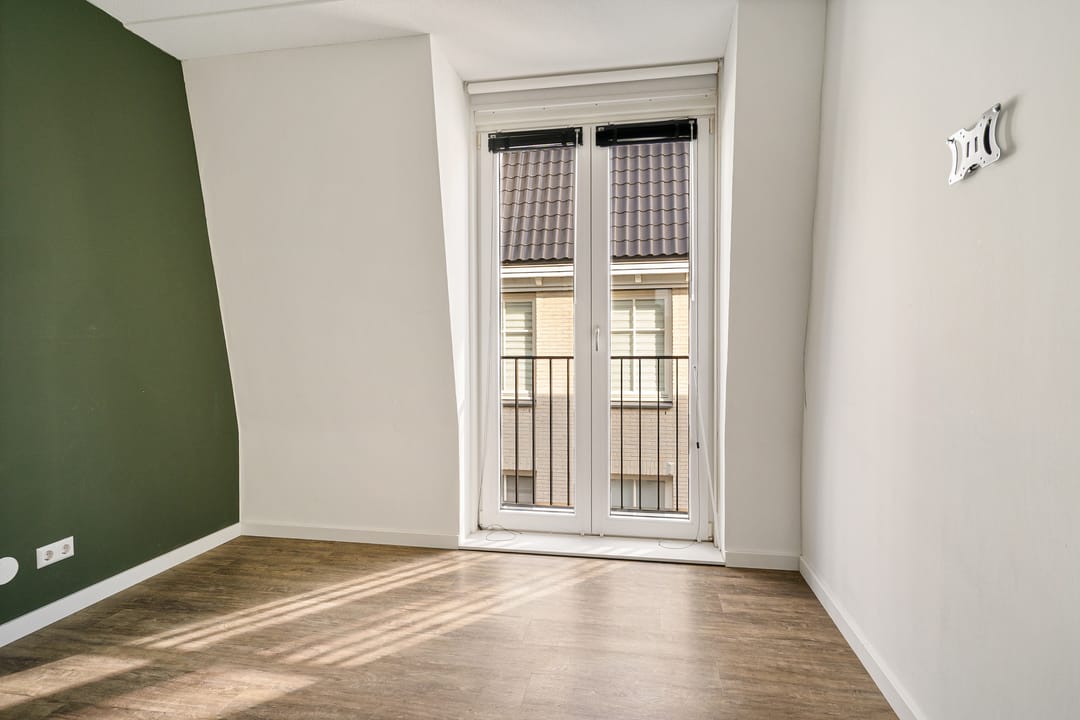 Photo 16 of Hooftstraat 13-C