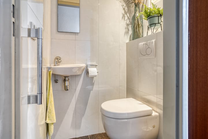 Photo 10 of Adriaen Brouwerstraat 36