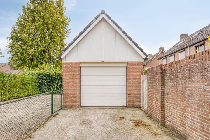 Photo 39 of Adriaen Brouwerstraat 36