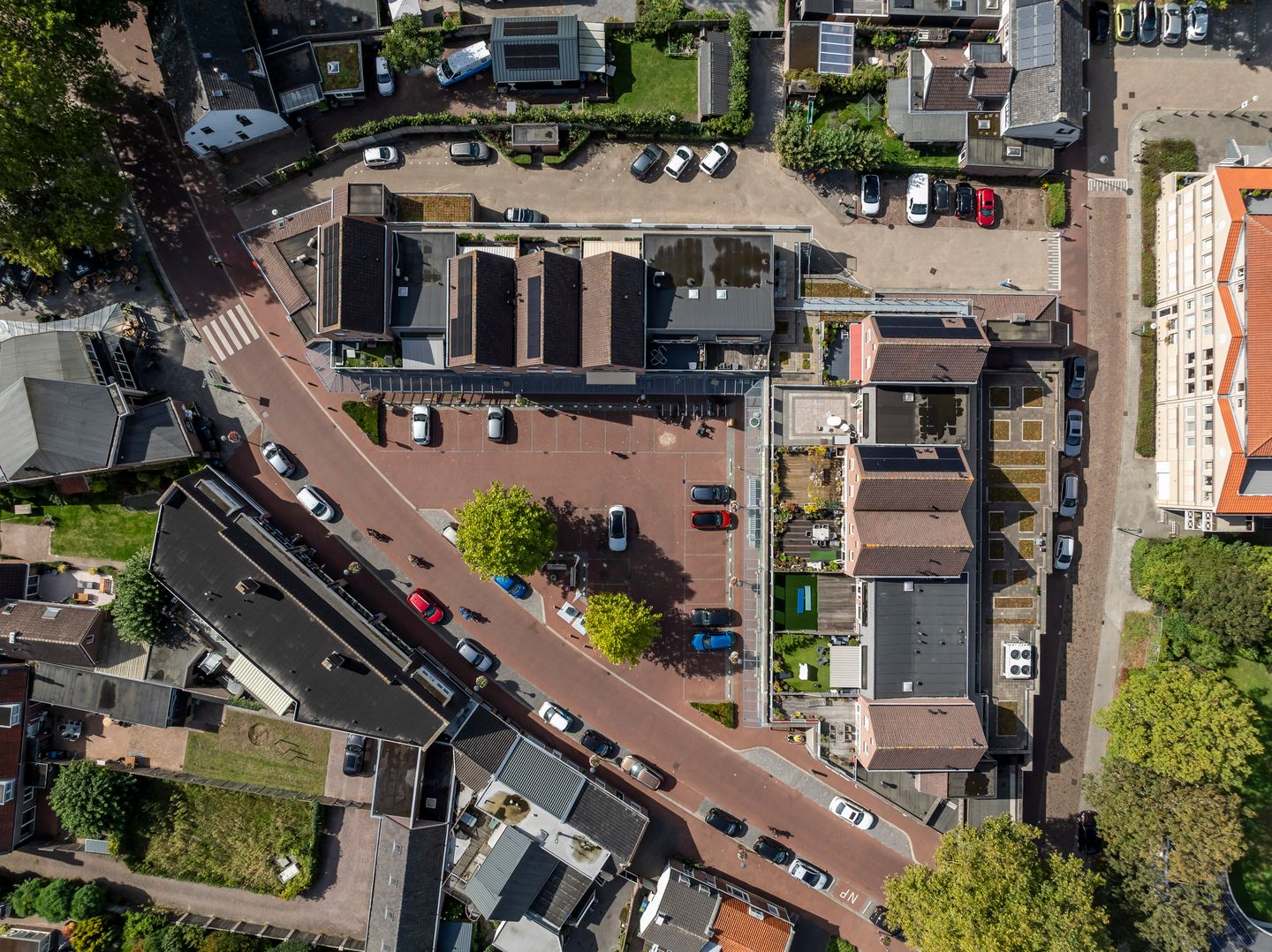 View photo 2 of Oranjeplein 23