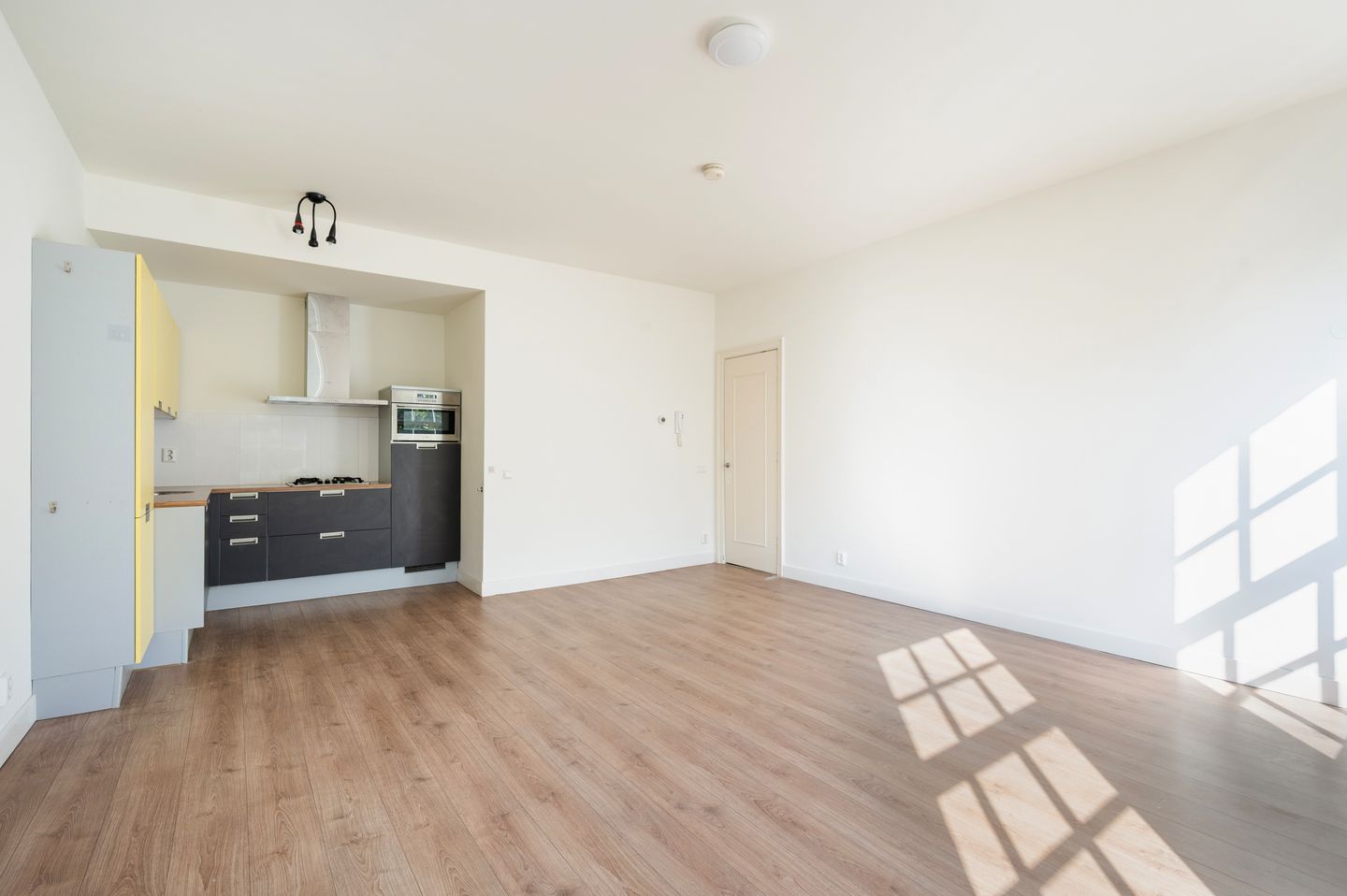 Photo 14 of Heemraadssingel 103-C