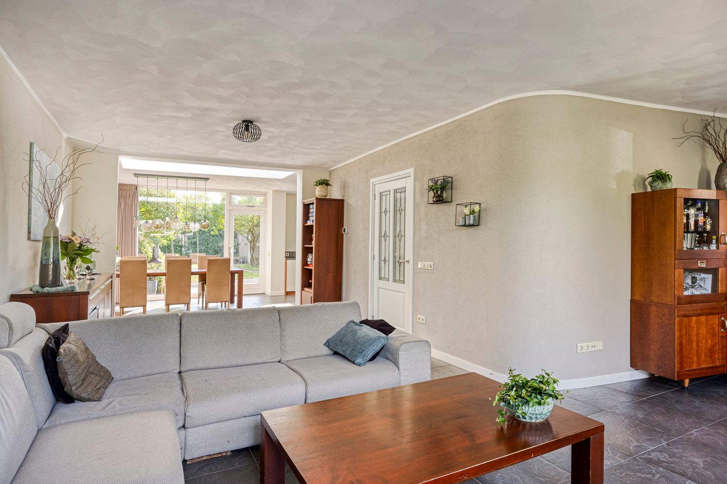 Foto 10 van Valkenierstraat 136