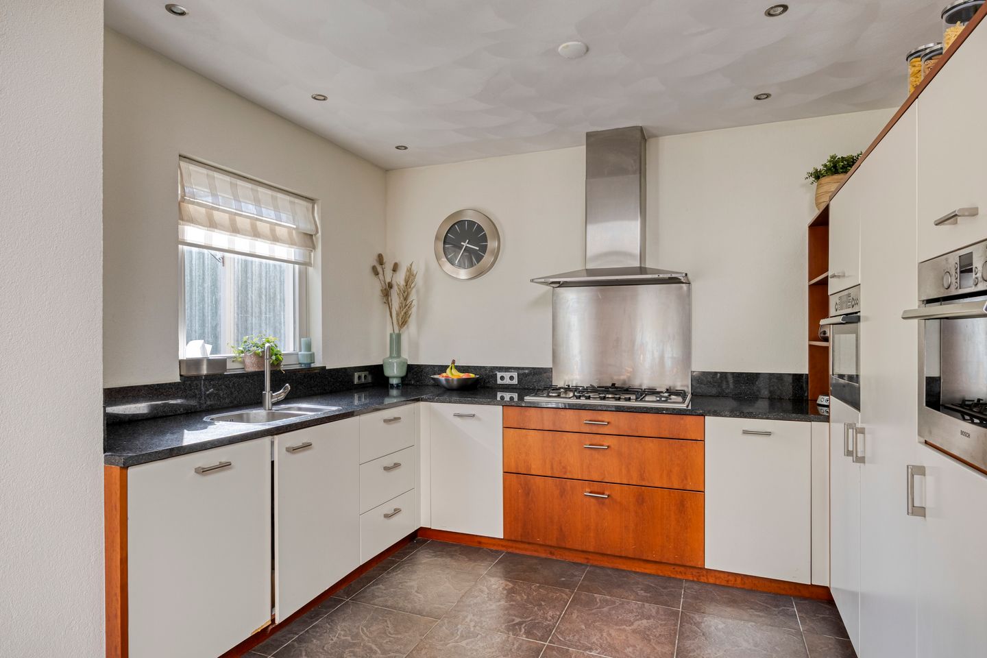 Foto 14 van Valkenierstraat 136