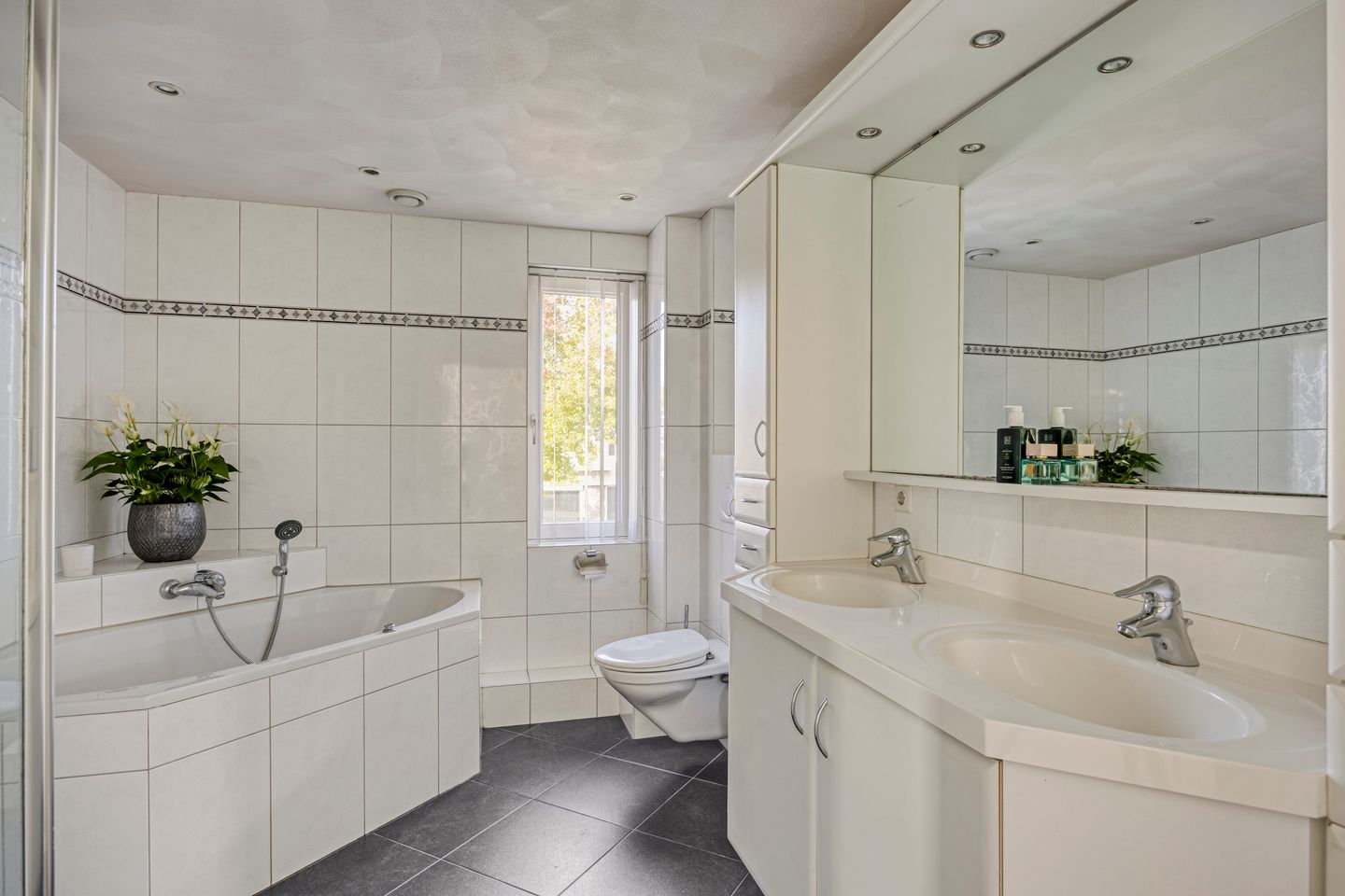 Foto 20 van Valkenierstraat 136