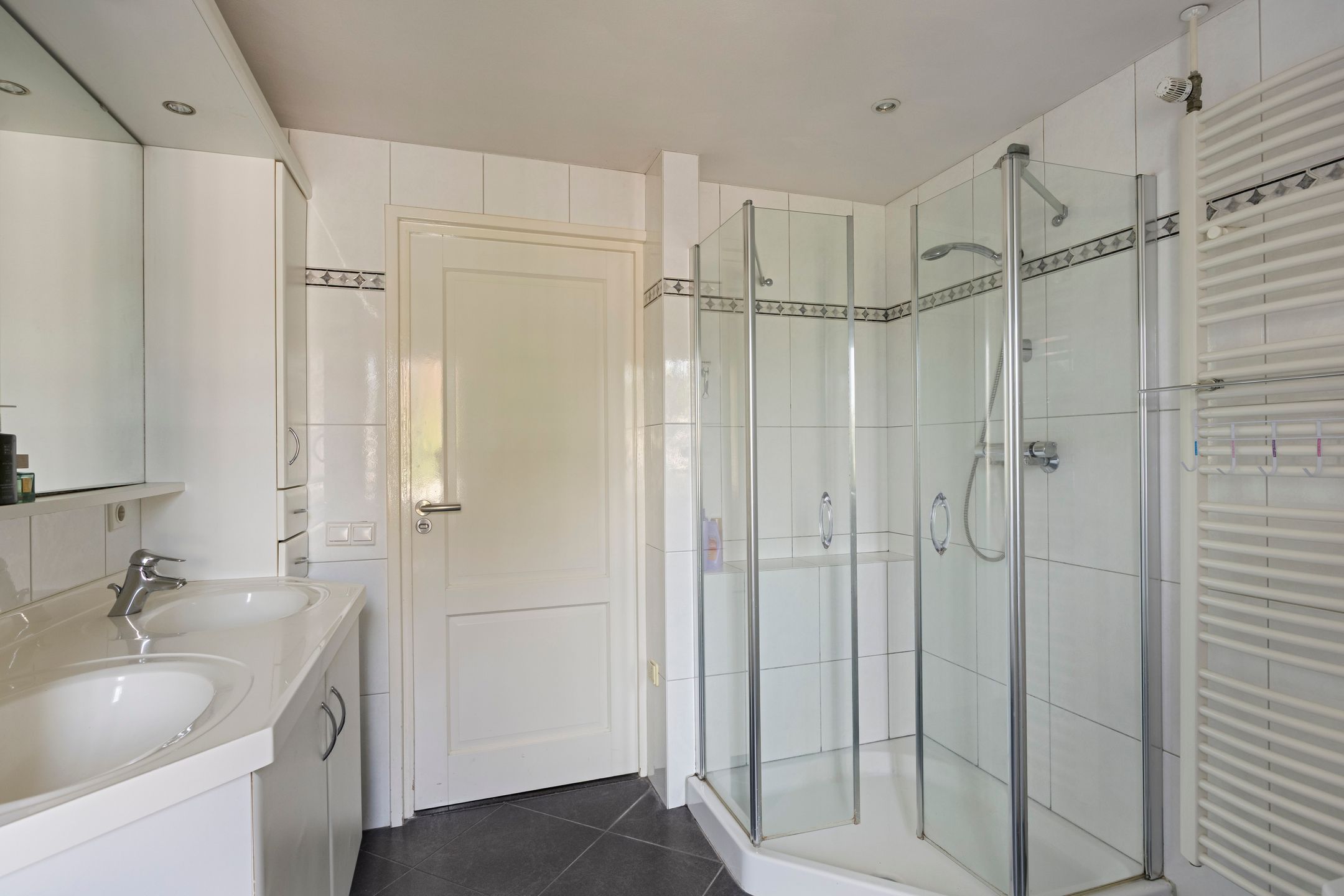 Foto 21 van Valkenierstraat 136