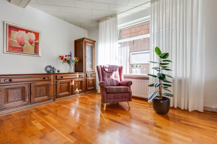 Photo 16 of Aaltenseweg 83