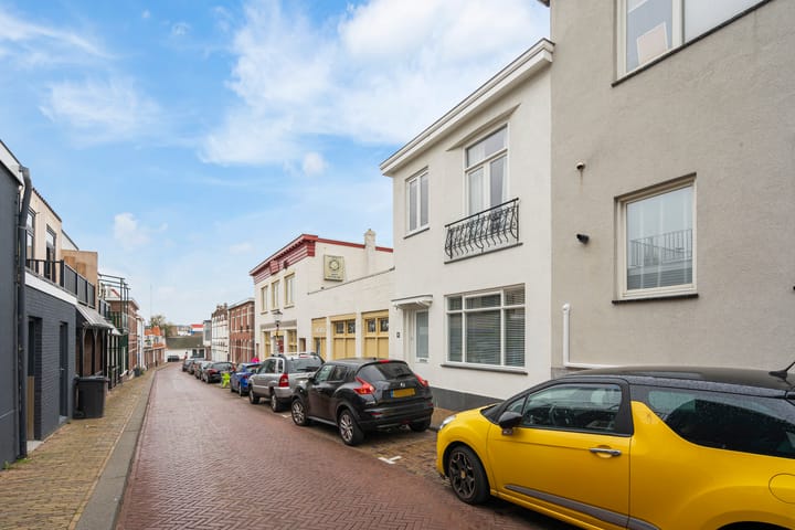 Photo 40 of Brugstraat 19