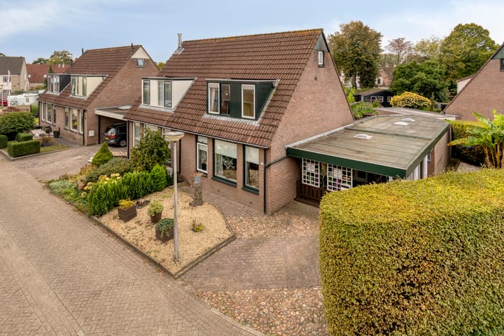 Foto 1 van Weegbree 17