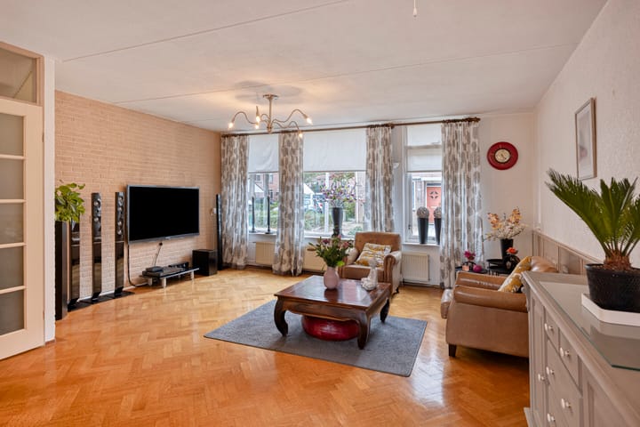 Photo 2 of Weegbree 17