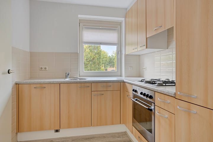 Photo 3 of Schering 25