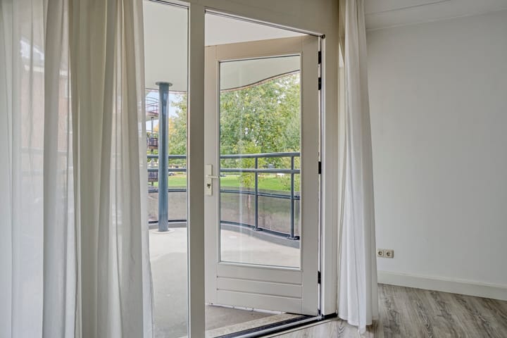 Photo 18 of Schering 25