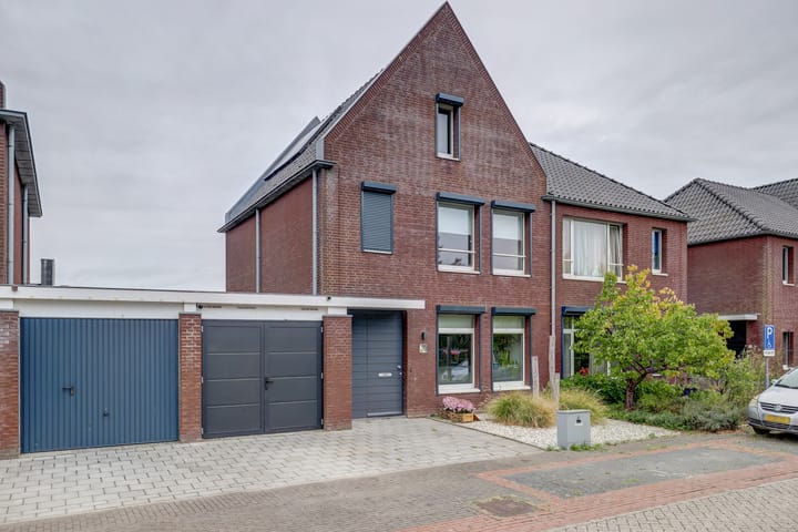 Photo 5 of Christinastraat 26