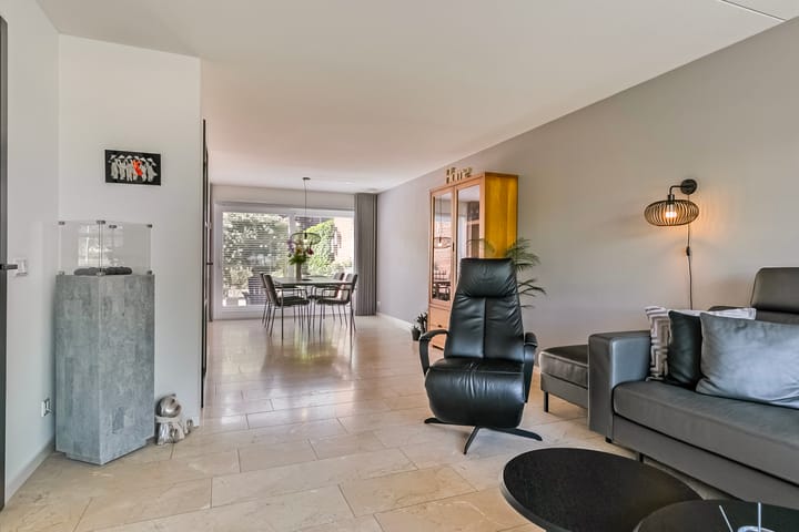 Photo 8 of John Lennonlaan 48