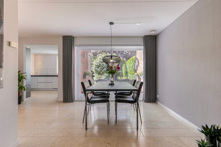 Photo 10 of John Lennonlaan 48