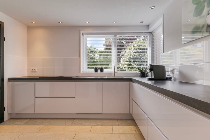 Photo 11 of John Lennonlaan 48