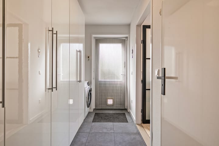 Photo 15 of John Lennonlaan 48