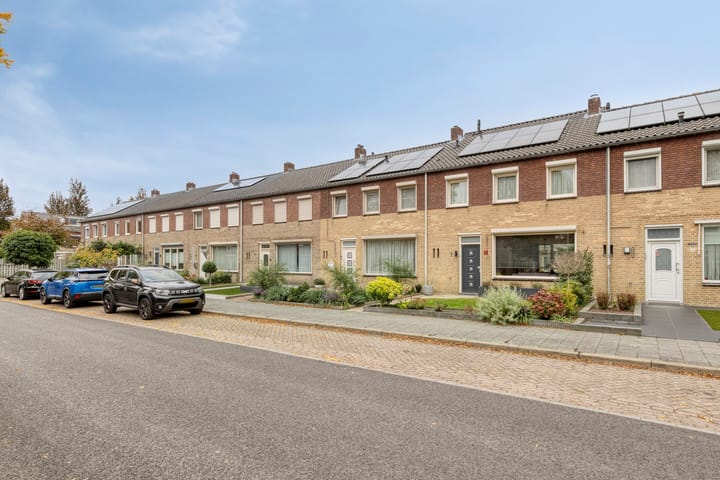 Photo 2 of Kerstroosstraat 4