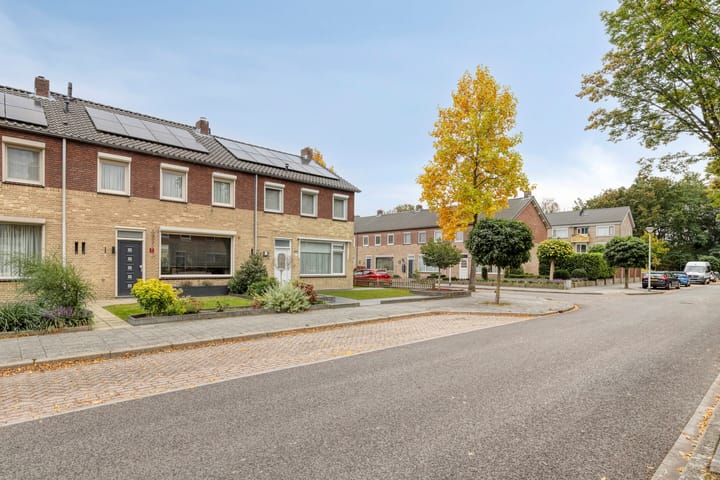 Photo 3 of Kerstroosstraat 4