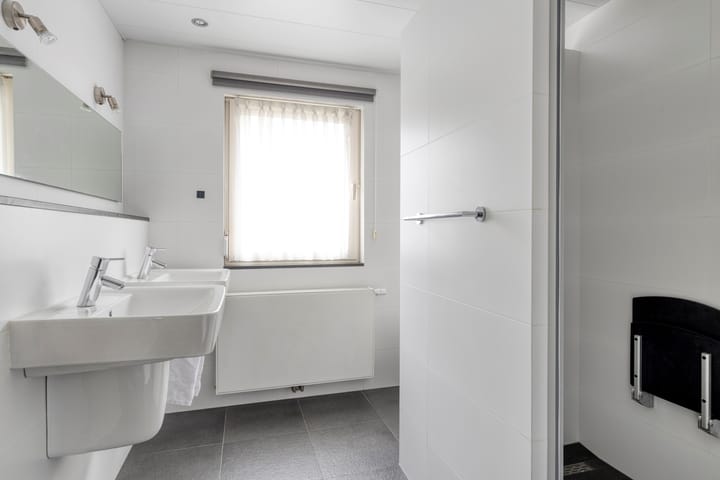 Photo 25 of Kerstroosstraat 4