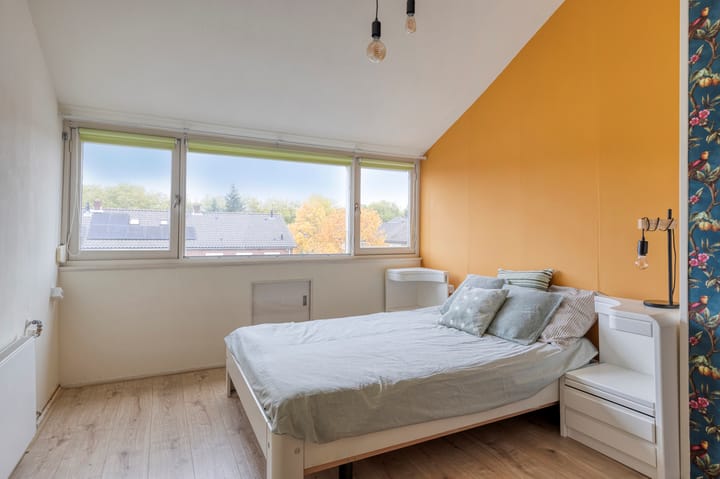 Photo 33 of Kerstroosstraat 4