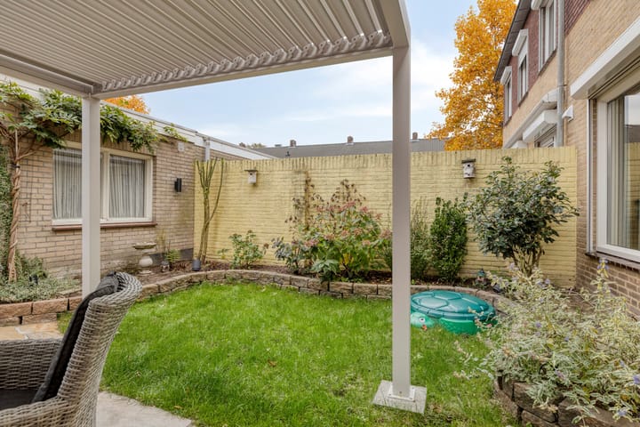 Photo 37 of Kerstroosstraat 4