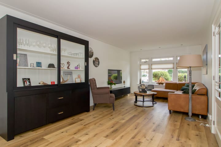 Foto 4 van van Westrhenen 28