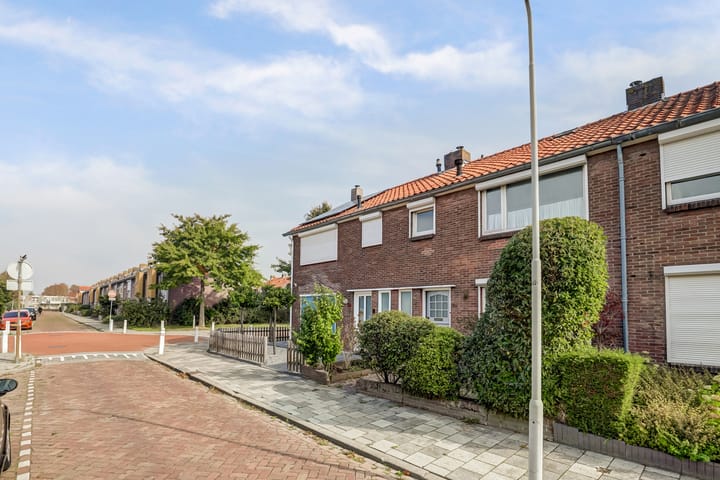 Photo 2 of M.D.de Grootstraat 36