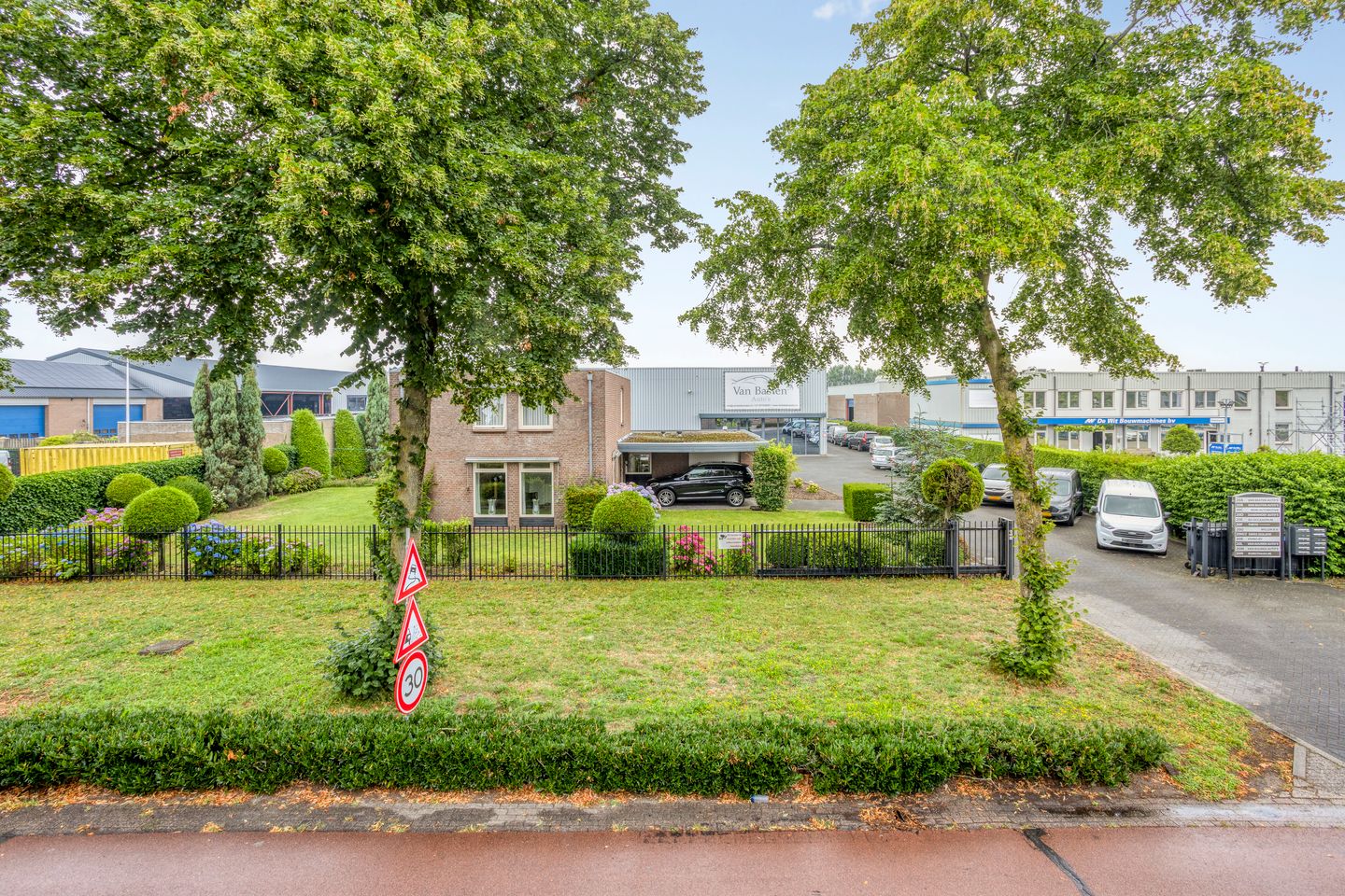 View photo 4 of Friezenweg 20