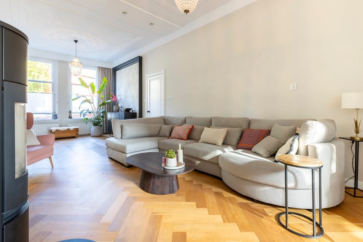 Photo 13 of Bredasestraat 46