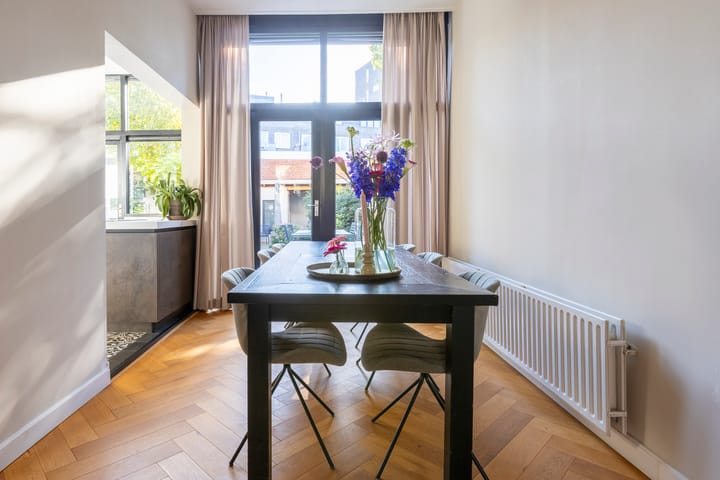 Photo 17 of Bredasestraat 46