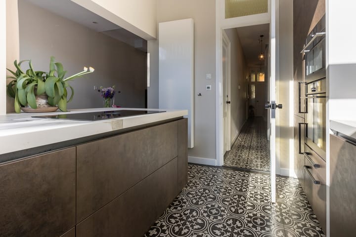 Photo 20 of Bredasestraat 46