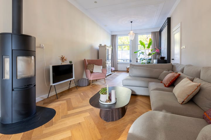 Photo 21 of Bredasestraat 46