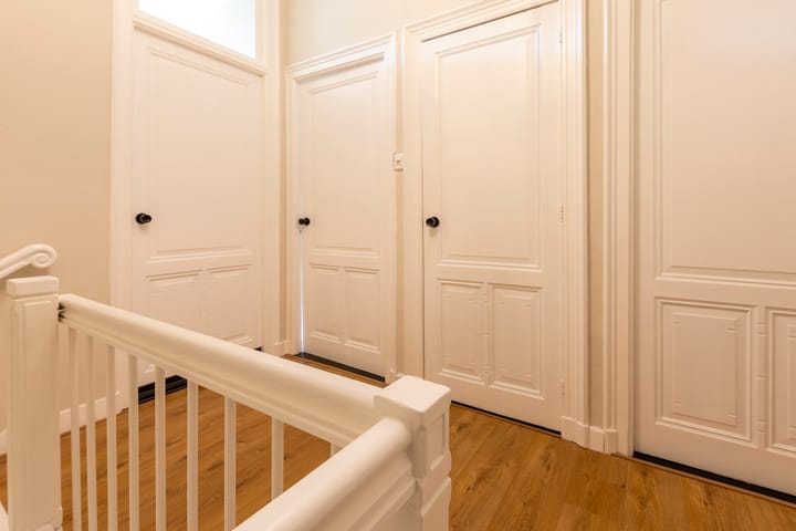 Photo 25 of Bredasestraat 46