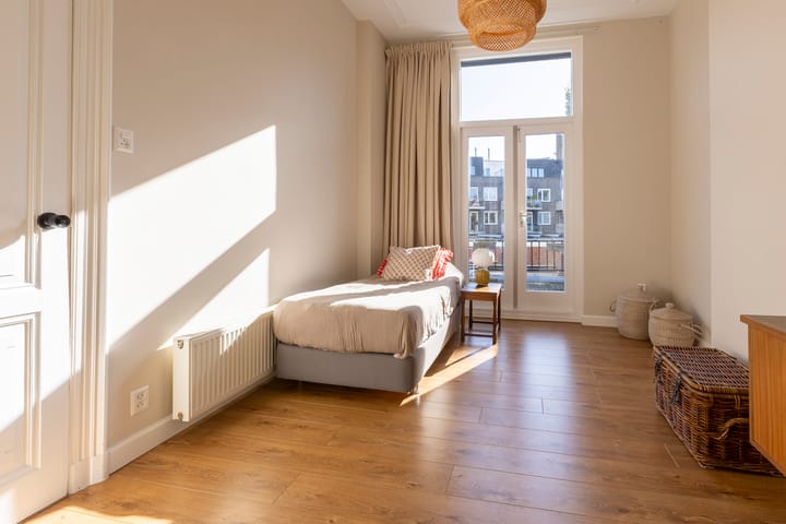 Photo 34 of Bredasestraat 46