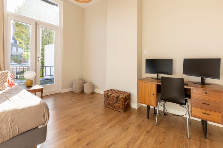 Photo 35 of Bredasestraat 46