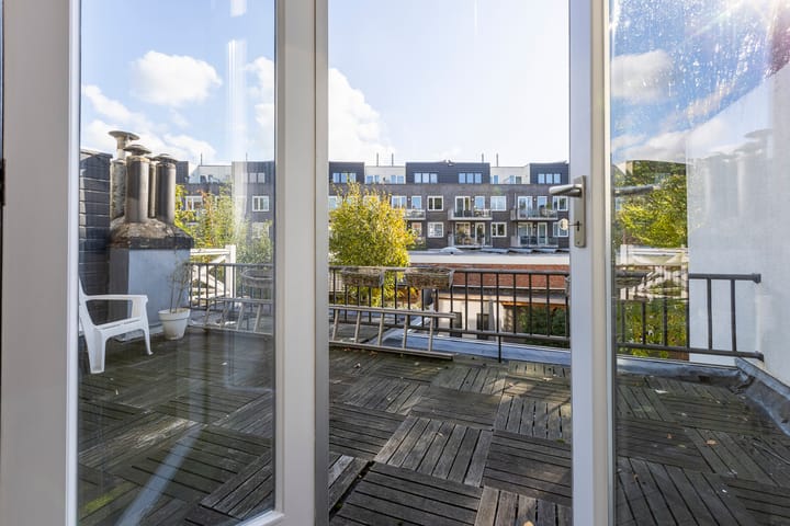 Photo 36 of Bredasestraat 46