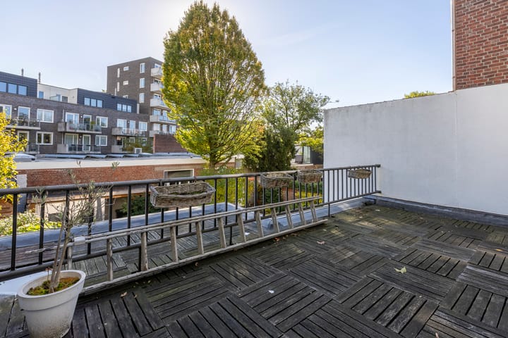 Photo 37 of Bredasestraat 46