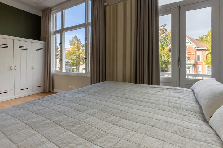 Photo 43 of Bredasestraat 46