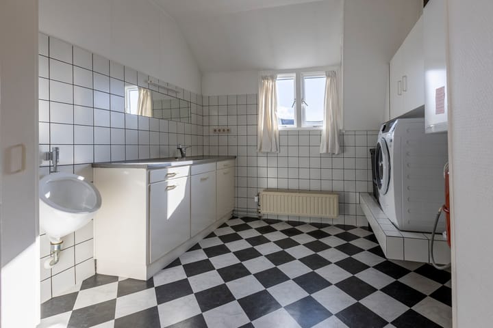 Photo 45 of Bredasestraat 46