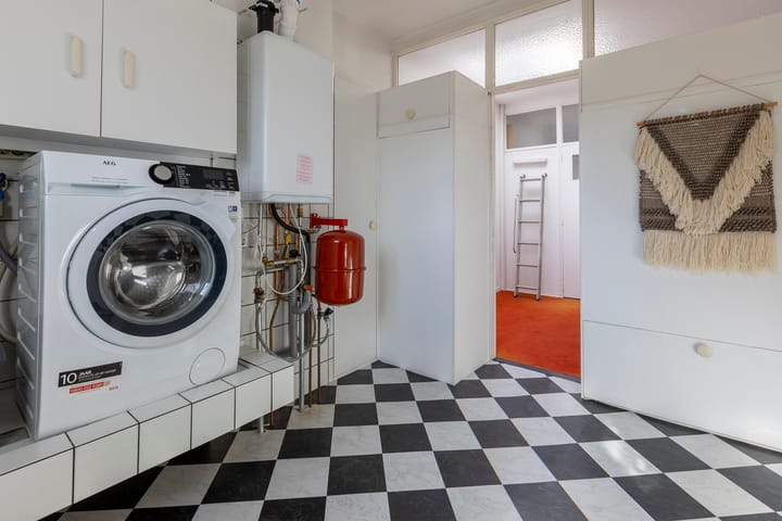 Photo 46 of Bredasestraat 46