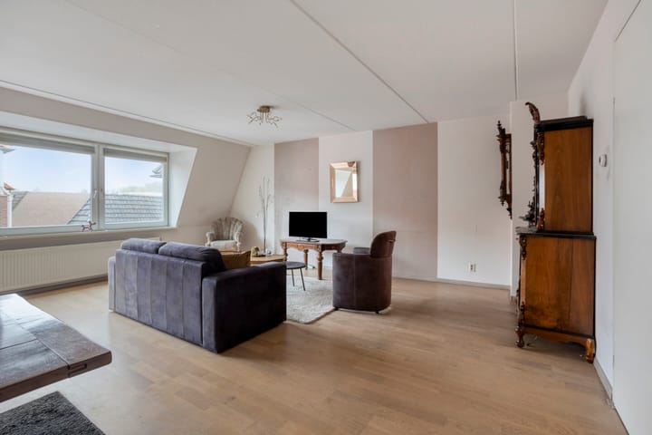 Photo 2 of Spoorstraat 8-C