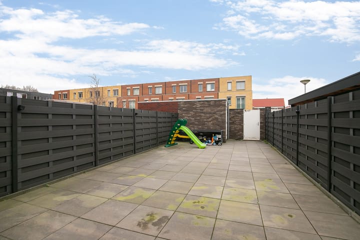 Photo 26 of Prof. R. Casimirstraat 32-C