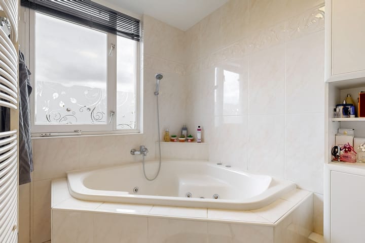 Photo 4 of Leeghwaterstraat 72