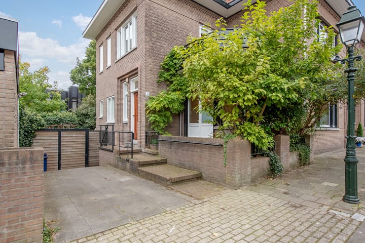 Photo 3 of Van Dorpstraat 4
