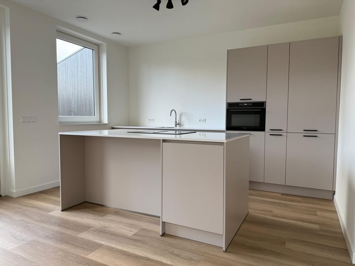 Photo 7 of Hangerad 25