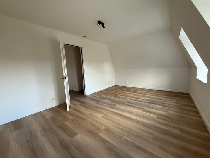 Photo 12 of Hangerad 25