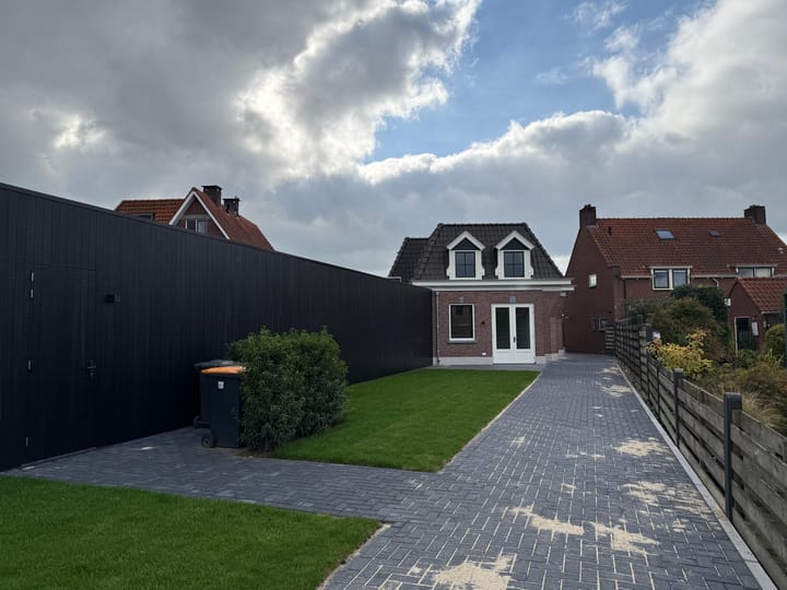 Photo 18 of Hangerad 25