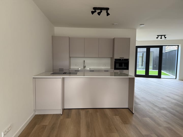 Photo 5 of Hangerad 25-A